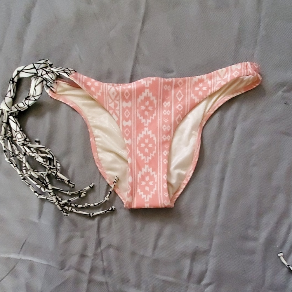Amuse Bikini Bottom Size Large NWOT